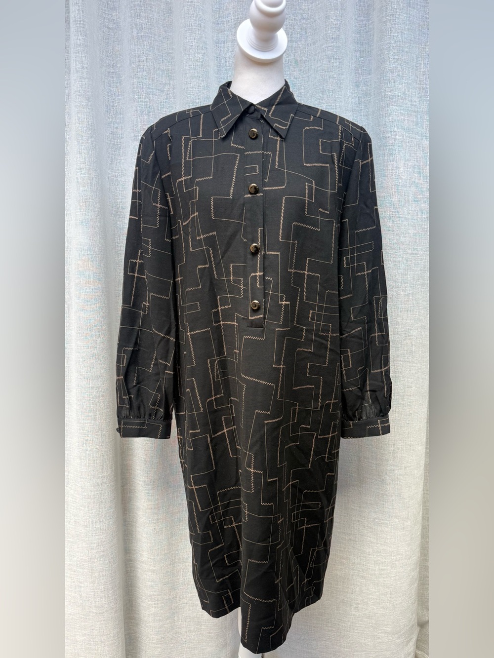 1980 Anne Crimmins for UMI Collections black tan geometrical shift dress